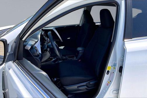 Super White 2016 Toyota RAV4 LE