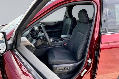 Velvet Red Pearlcoat 2026 Jeep Grand Cherokee L Altitude