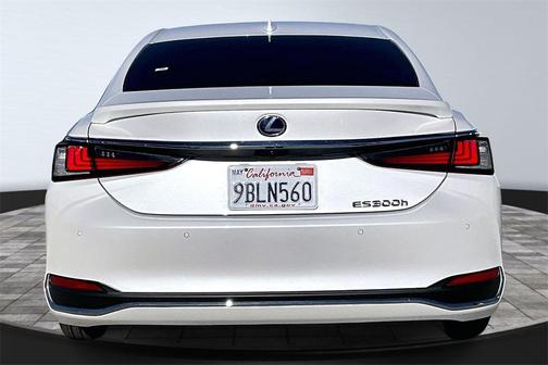 2022 Lexus ES 300h Base