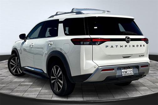 2023 Nissan Pathfinder Platinum FWD