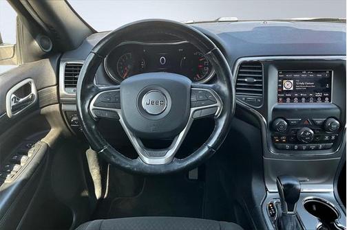 2020 Jeep Grand Cherokee Laredo
