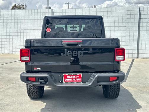 2025 Jeep Gladiator Nighthawk
