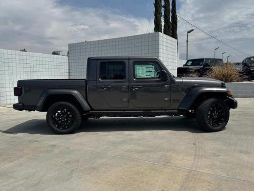 2025 Jeep Gladiator Nighthawk