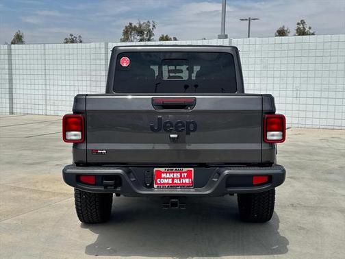 2025 Jeep Gladiator Nighthawk