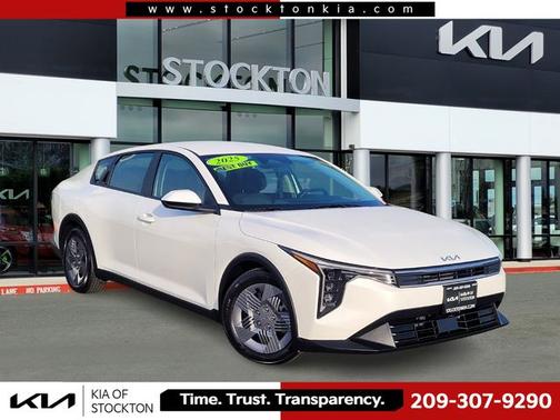 Snow White Pearl 2025 Kia K4 LX