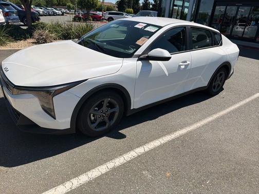 Snow White Pearl 2025 Kia K4 LXS