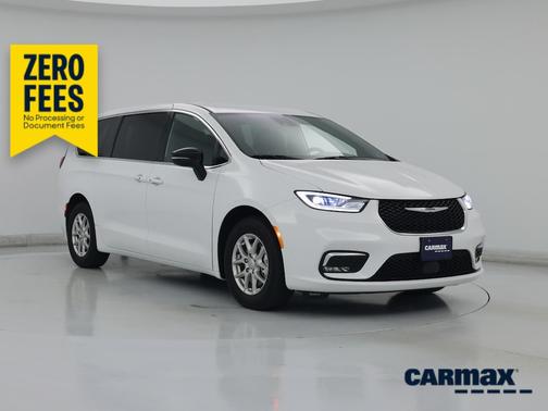 White 2025 Chrysler Pacifica Select