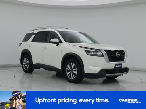 White 2023 Nissan Pathfinder SL