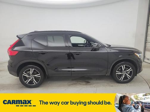 2024 Volvo XC40 B5 Core Dark Theme