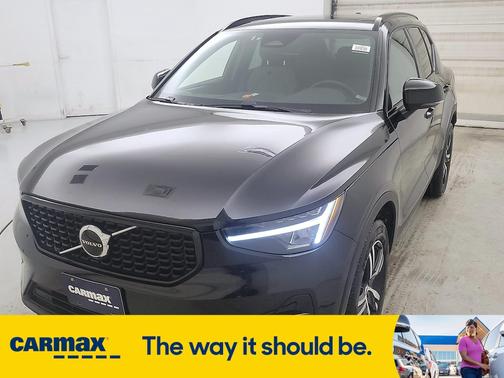 2024 Volvo XC40 B5 Core Dark Theme