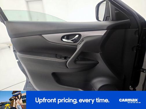 Black 2015 Nissan Rogue SV