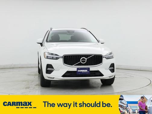 2022 Volvo XC60 B5 Momentum