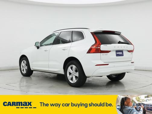 2022 Volvo XC60 B5 Momentum