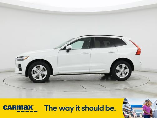 2022 Volvo XC60 B5 Momentum