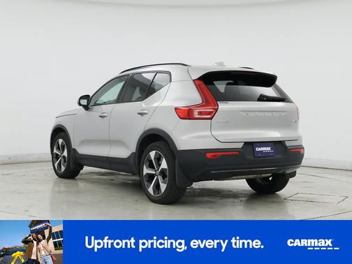 2023 Volvo XC40 B5 Plus Dark Theme