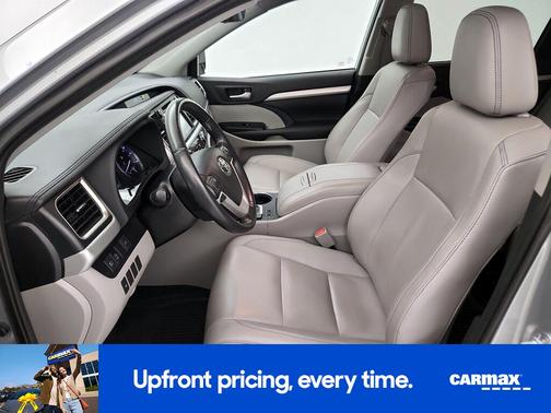 Silver 2019 Toyota Highlander XLE