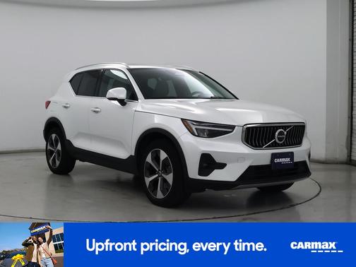 2023 Volvo XC40 B5 Plus Bright Theme