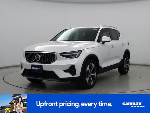 2023 Volvo XC40 B5 Plus Bright Theme