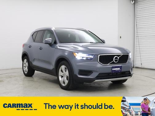 2020 Volvo XC40 T5 Momentum