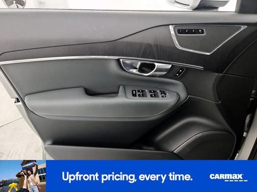 2020 Volvo XC90 T6 Momentum