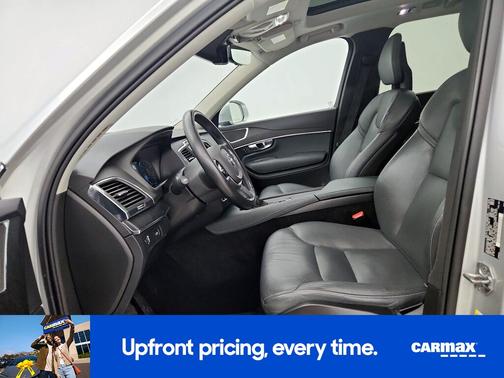 2020 Volvo XC90 T6 Momentum