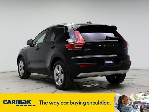 2022 Volvo XC40 T4 Momentum