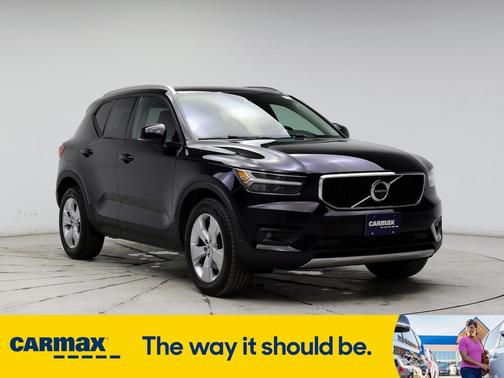 2022 Volvo XC40 T4 Momentum