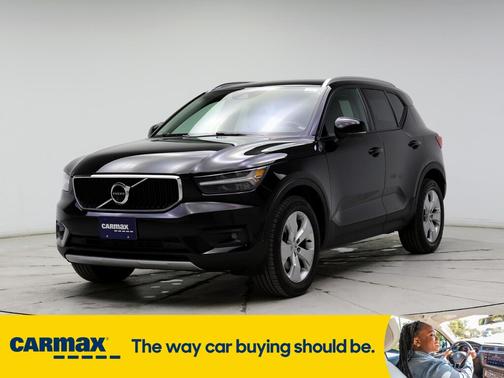 2022 Volvo XC40 T4 Momentum