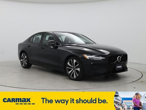 2022 Volvo S60 B5 Momentum