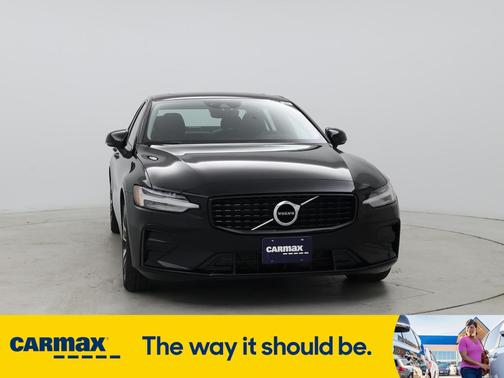 2022 Volvo S60 B5 Momentum