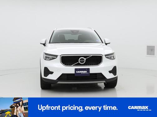 White 2023 Volvo XC40 B5 Core