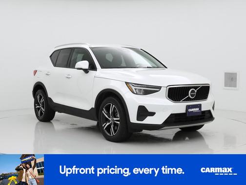 White 2023 Volvo XC40 B5 Core