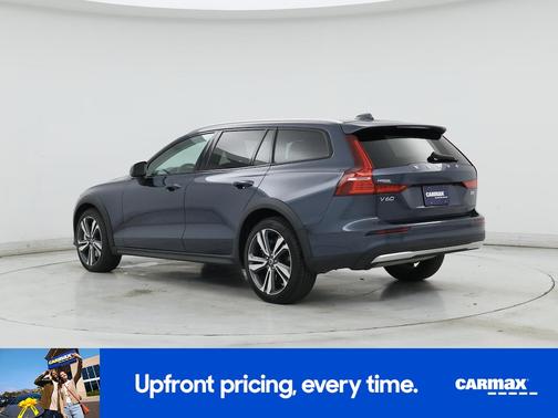 2025 Volvo V60 Cross Country B5 Plus