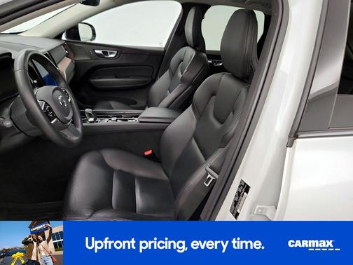 2023 Volvo XC60 B5 Plus Dark Theme