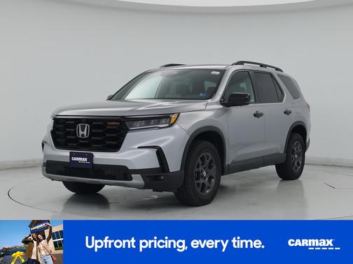 Silver 2025 Honda Pilot Trailsport