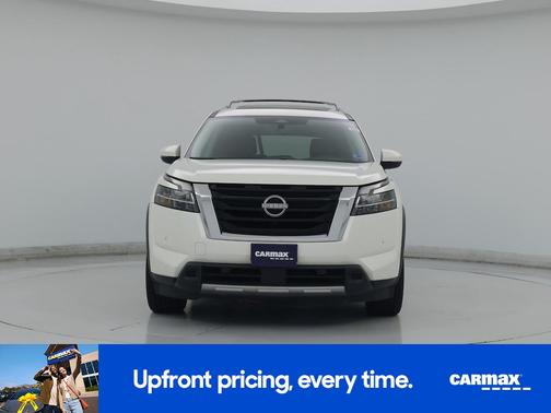 White 2023 Nissan Pathfinder SL