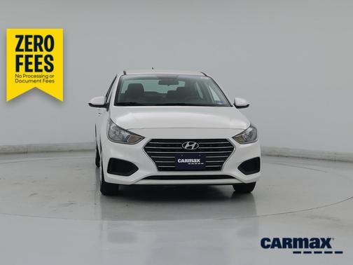 White 2022 Hyundai Accent SE