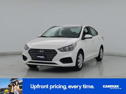 White 2022 Hyundai Accent SE