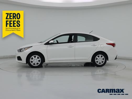 White 2022 Hyundai Accent SE
