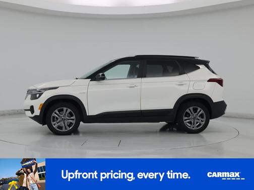 White 2022 Kia Seltos S