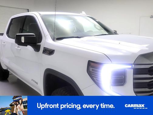 White 2023 GMC Sierra 1500 AT4