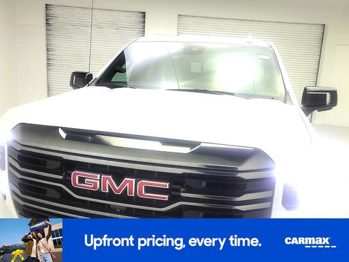 White 2023 GMC Sierra 1500 AT4