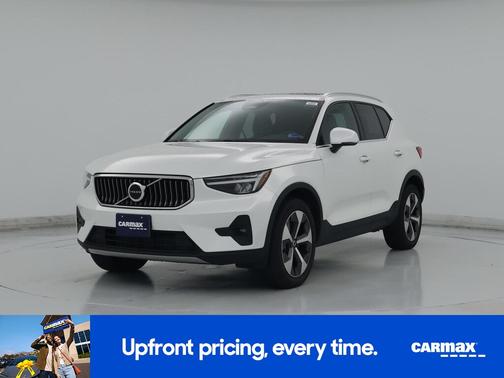 White 2023 Volvo XC40 B5 Plus Bright Theme