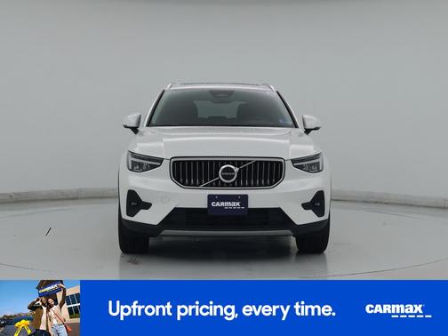 White 2023 Volvo XC40 B5 Plus Bright Theme