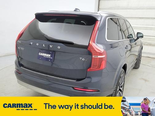 2022 Volvo XC90 T6 Momentum