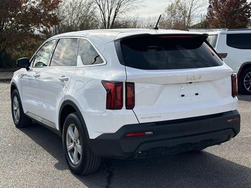2023 Kia Sorento LX