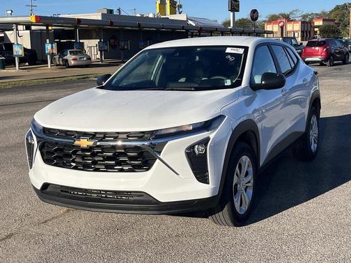 2025 Chevrolet Trax LS