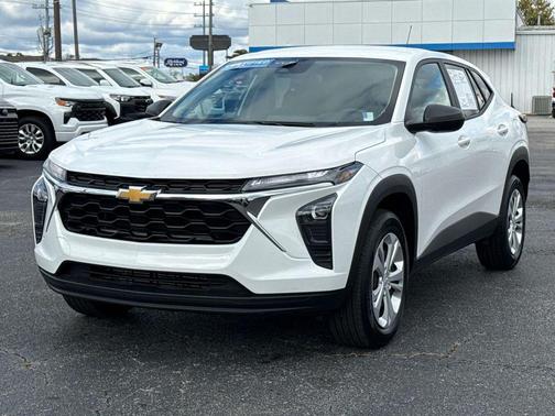 2025 Chevrolet Trax LS