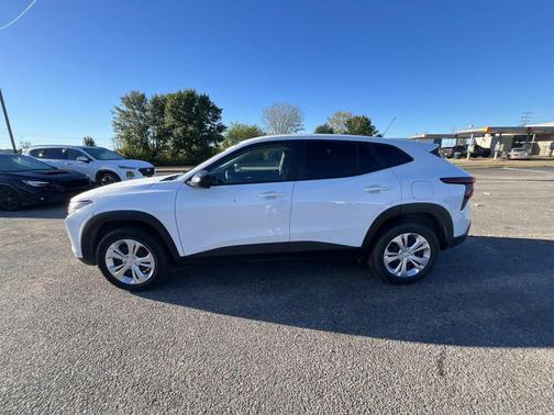 2025 Chevrolet Trax LS