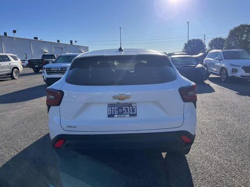 2025 Chevrolet Trax LS